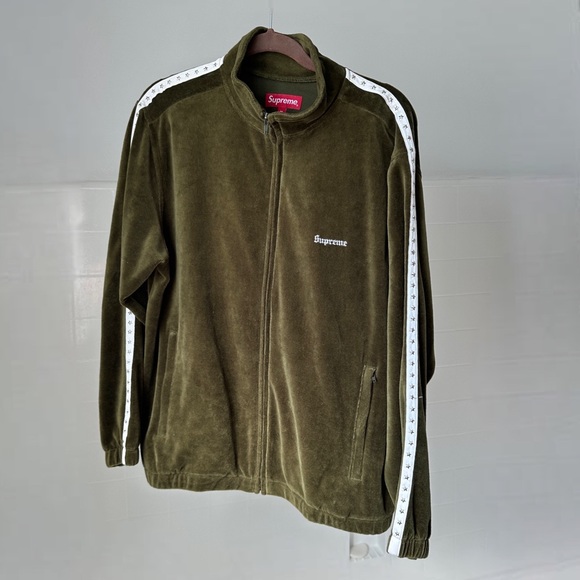 ♦️SOLD♦️.   Brand new Supreme velour track jacket. Always authentic 🪐 - Picture 2 of 4